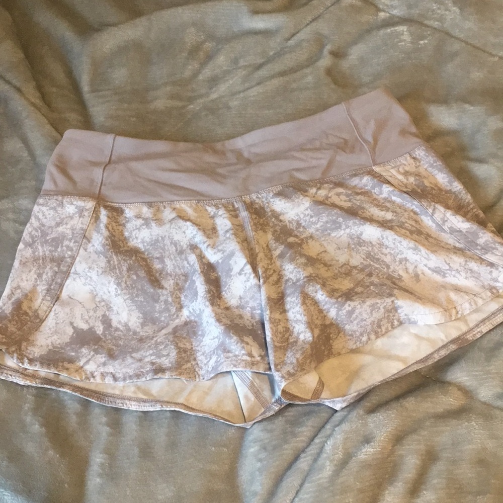 Size 4 lulu speed up shorts 2.5” NWOT
